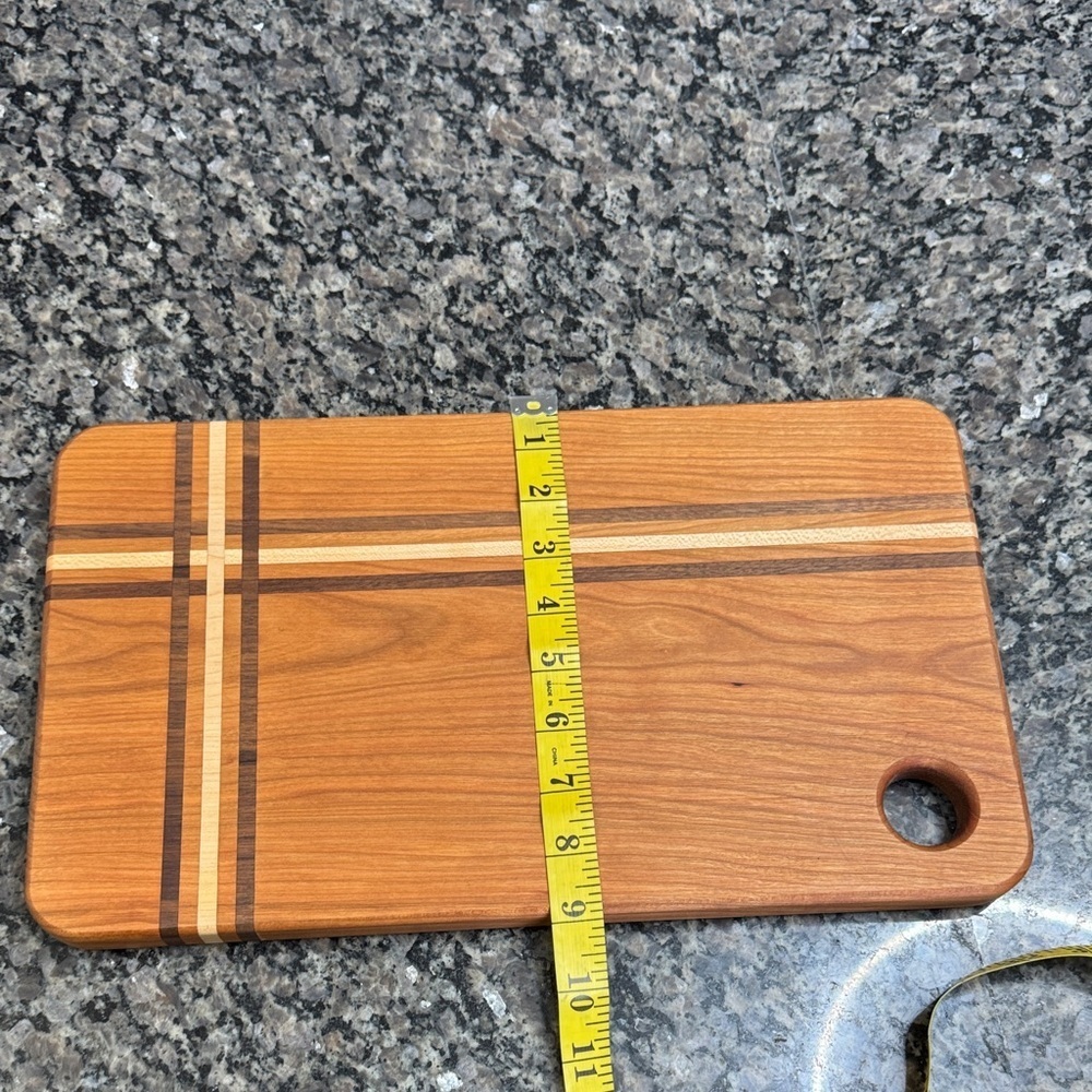 Wooden Cutting Board with Striped Design NEW - Picture 10 of 10